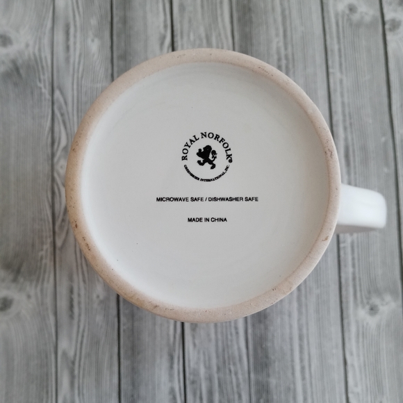 Royal Norfolk Merry Christmas Mug - Picture 2 of 2